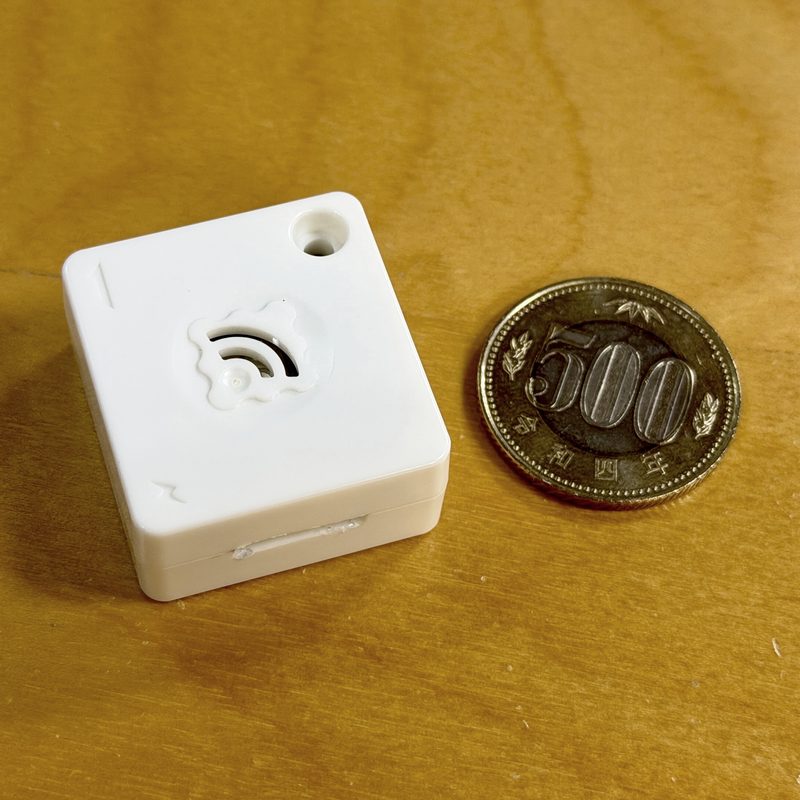 TWELITE ARIA と500円玉を並べた大きさの比較